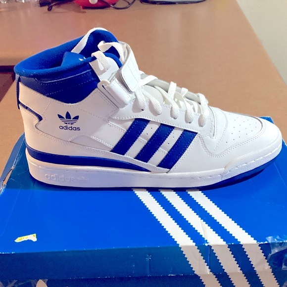 ADIDAS - Picture 1 of 5